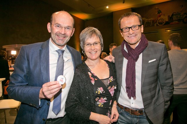 Walter Moser (Volksbank), Elisabeth Mlekusch (Schützenclub Salzburg Süd) und Michael Strobl (Volksbank) haben sich das Treffen nicht entgehen lassen. | Foto: wildbild