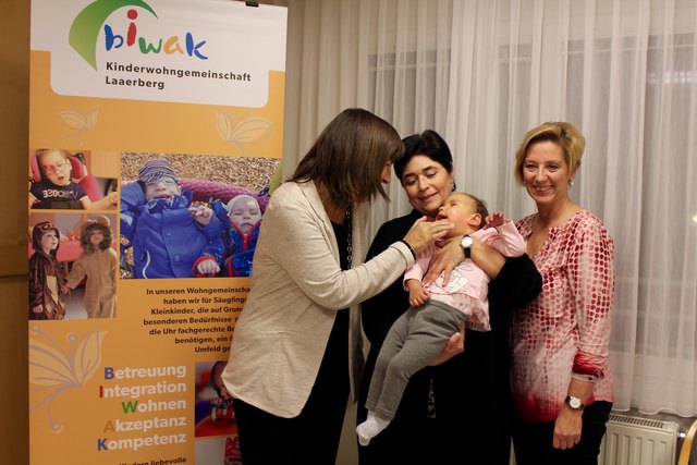 Christine Lapp mit Rosemarie Knoth, Jutta Reiterer und der kleinen Mary