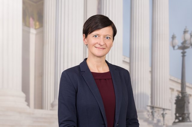 Sabine Schatz