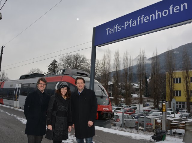 Tirol feiert 10 Jahre S-Bahn: VVT Geschäftsführer Alexander Jug (l.), Mobilitätslandesrätin LHStvin Ingrid Felipe und Rene Zumtobel, ÖBB-Regionalmanager Personenverkehr.