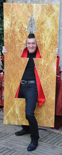 Entertainer aus St. Veit: Seppi Rukavina präsentiert sein humorvolles Weihnachtskabarett im Kunsthotel Fuchspalast | Foto: KK