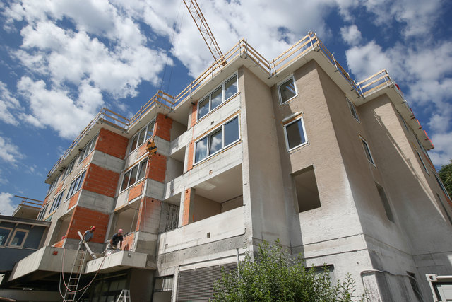 Freiraum Maxglan
ehemalige Struber Kaserne in Salzburg Maxglan
Foto: Franz Neumayr   1.7.2014
Bauen, Wohnen, renovieren, Rohbau, Baustelle, Bauwirtschaft, Konjunktur, Wärmedämmung, Sanierung, Renovierung, Hausbau,