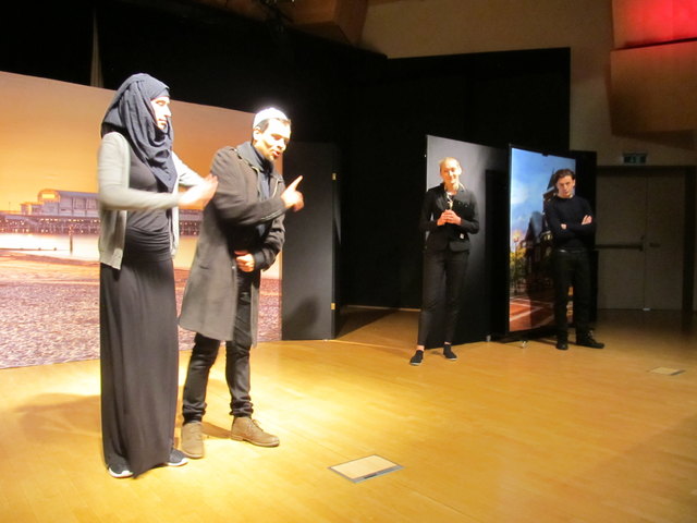 Flüchtlingsthematik bei "A Family Affair"