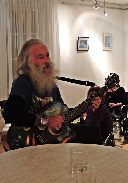 Wunderbare Gitarrenklänge von Alpha Centaurier