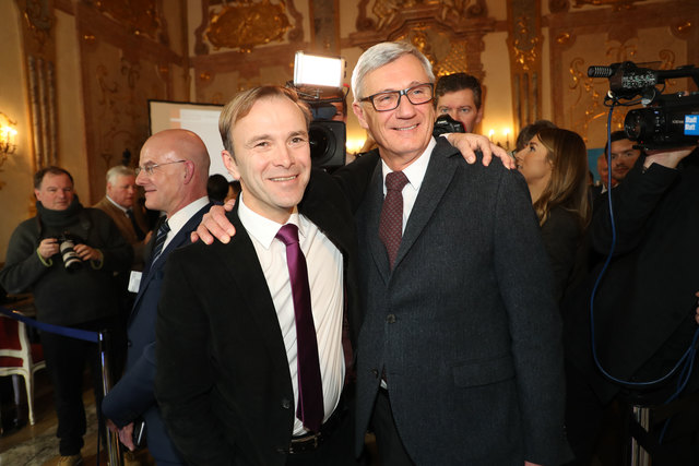 Kopf an Kopf Rennen bis zum Schluss: Bernhard Auinger (SPÖ) und Harald Preuner (ÖVP) im Schloss Mirabell. | Foto: Neumayr