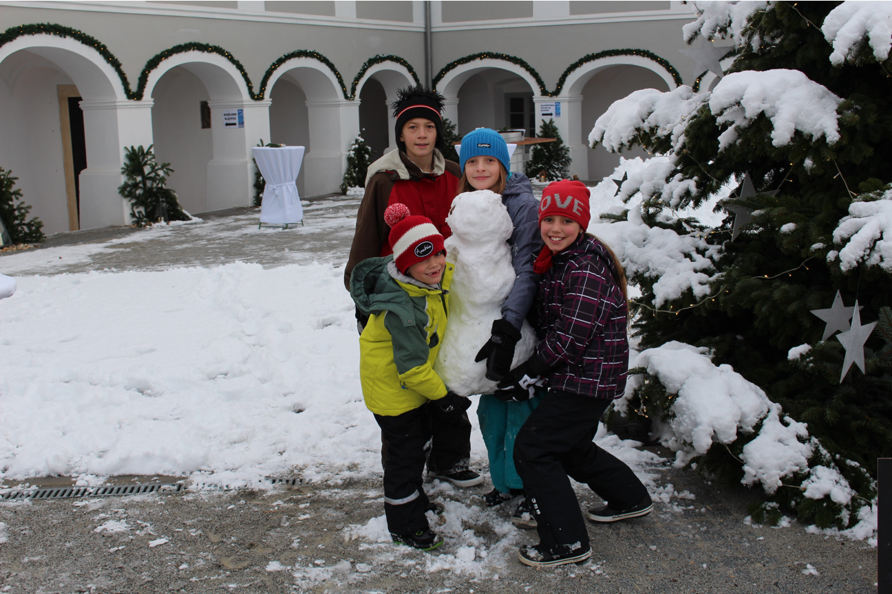 Der Kultur-Advent auf Schloss Tabor bietet etwas für große und kleine Besucher.
