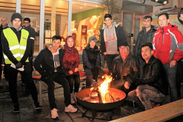 Wärme in einer kälter werdenden Zeit: Die Dankbarkeit der Asylwerber ist zu spüren.