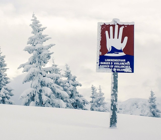 Die Skitourengeher lösten ein Schneebrett aus. Der 24-jährige wurde rund 20 Meter mitgerissen.