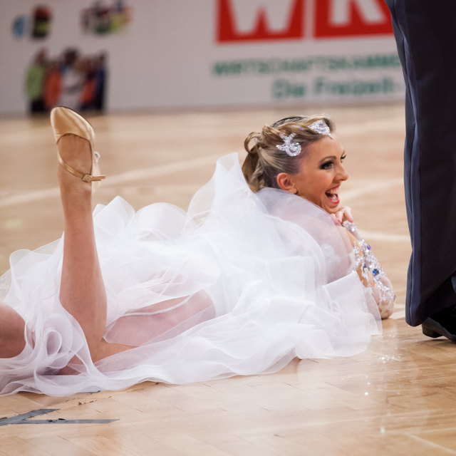 …und lachend am Boden Julia Burghardt. | Foto: Regina Courtier