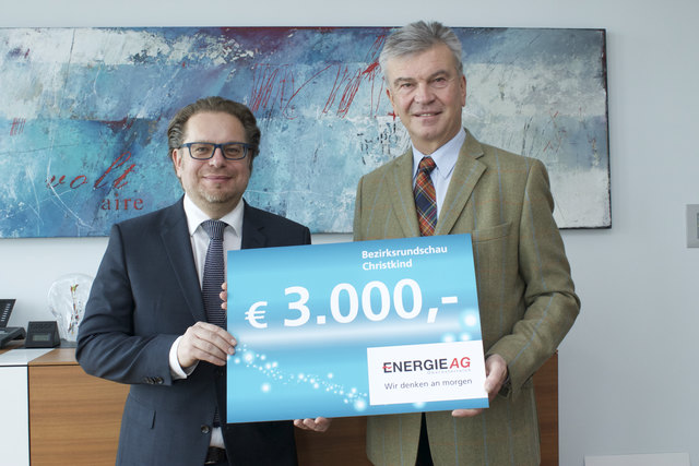 BezirksRundschau-Geschäftsführer Thomas Reiter (li.) und Energie AG-Generaldirektor Werner Steinecker.