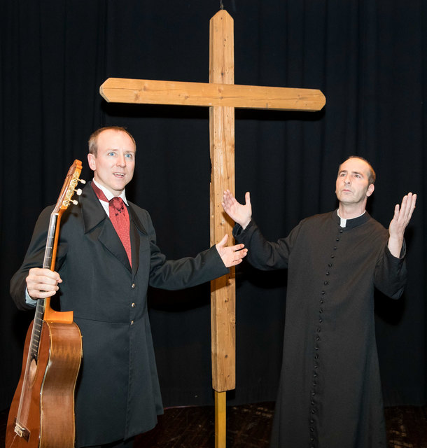 Stille Nacht, Heilige NachtAuf dem Spuren des WeihnachtsliedesHotorienspiel in Oberndorf und Laufen bei SalzburgFoto: Franz Neumayr     9.12.2017Die Darsteller von Franz Xaver Gruber und Josef Mohr beim Historienspiel