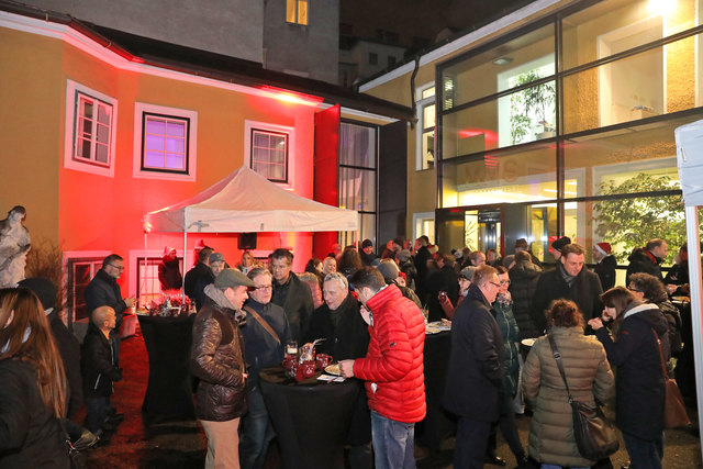 Mehr als 100 Gäste genossen das stimmungsvolle Ambiente. | Foto: MMS