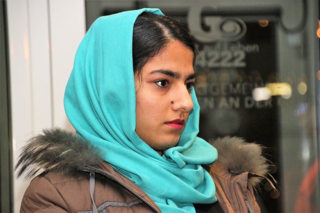 Perfektes deutsch, Musterschülerin in der HASCH und bestens integriert: Trotzdem ist für die Afghanin Marzieyeh Karimi noch immer unsicher, ob sie bleiben kann.