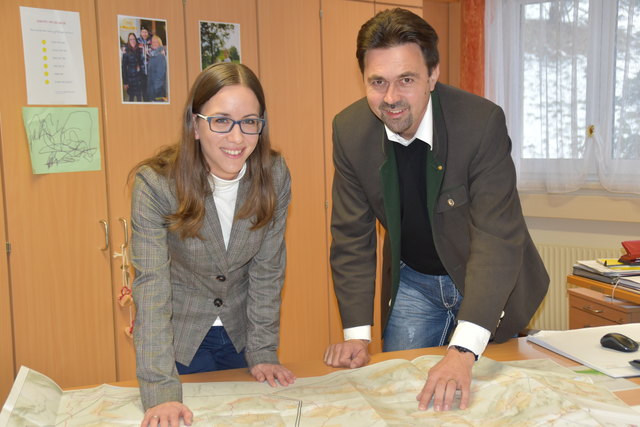 Projekte sinnvoll miteinander zu verknüpfen ist die Intention von Bgm. Dietmar Rauter und Amtsleiterin Petra Auerböck | Foto: Friessnegg