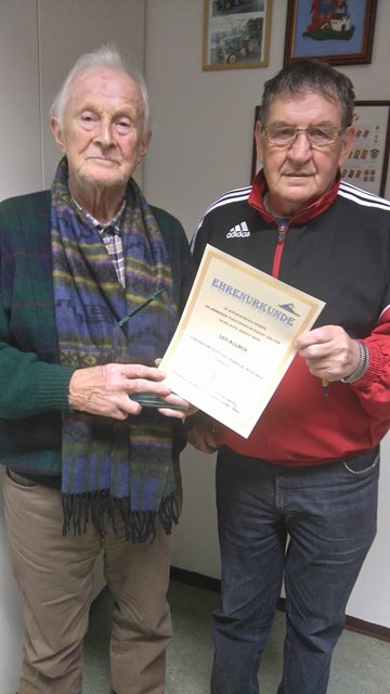 Ehrung in Lackenhof: Leo Almer und Herbert Schoder. | Foto: Michaela Popp