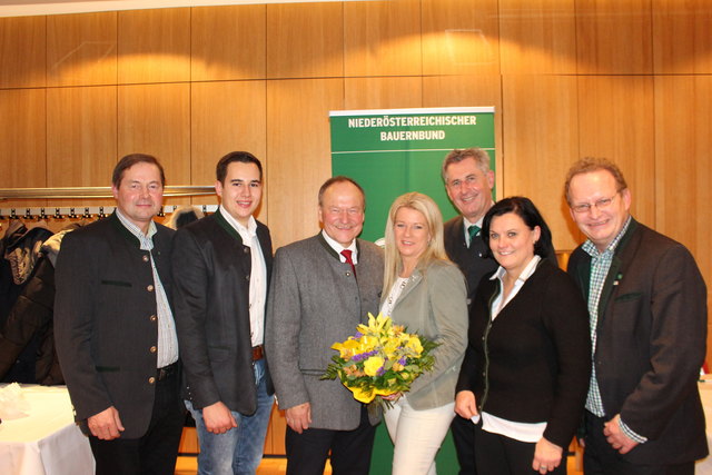 Kammerobmann Josef Fuchs, BB-Spitzenkandidat für den Landtag Manuel Zusag, Chef der LK-Österreich Hermann Schultes, Bezirksbäuerin Irene Neumann-Hartberger, Bauernbundobmann BR Martin Preineder, Bezirksbäuerin Martina Karnthaler, Josef Freiler