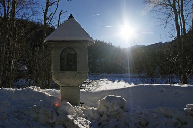 Marterl am Strassenrand bei der Sperre