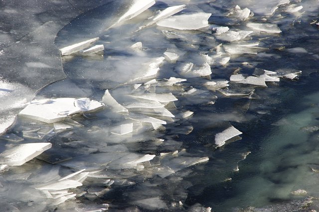Eisbruch im Staubecken