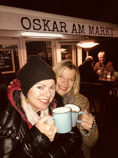Mädelsrunde: Marion Petric (l.) mit ihrer Freundin Ulli