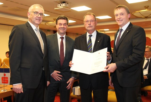 Michael Haderer, Filialdirektor Georg Loimayr, Gerald Wilfellner, Walter Wiesmair (v. l.). | Foto: Georg Loimayr
