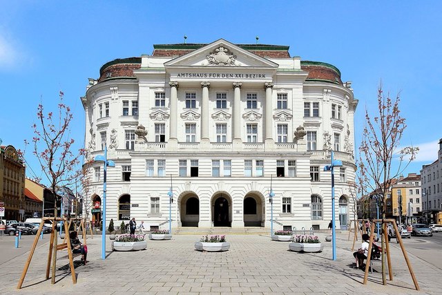 Zentrale der Floridsdorfer Bezirkspolitik: Das Amtshaus am Spitz.