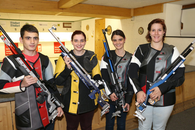 Einmal Sieg und einmal Niederlage gegen Mieming 1 für die Roppener Schützen Johannes Stefani, Marie-Theres Auer, Franziska Stefani und Arabella Schauer