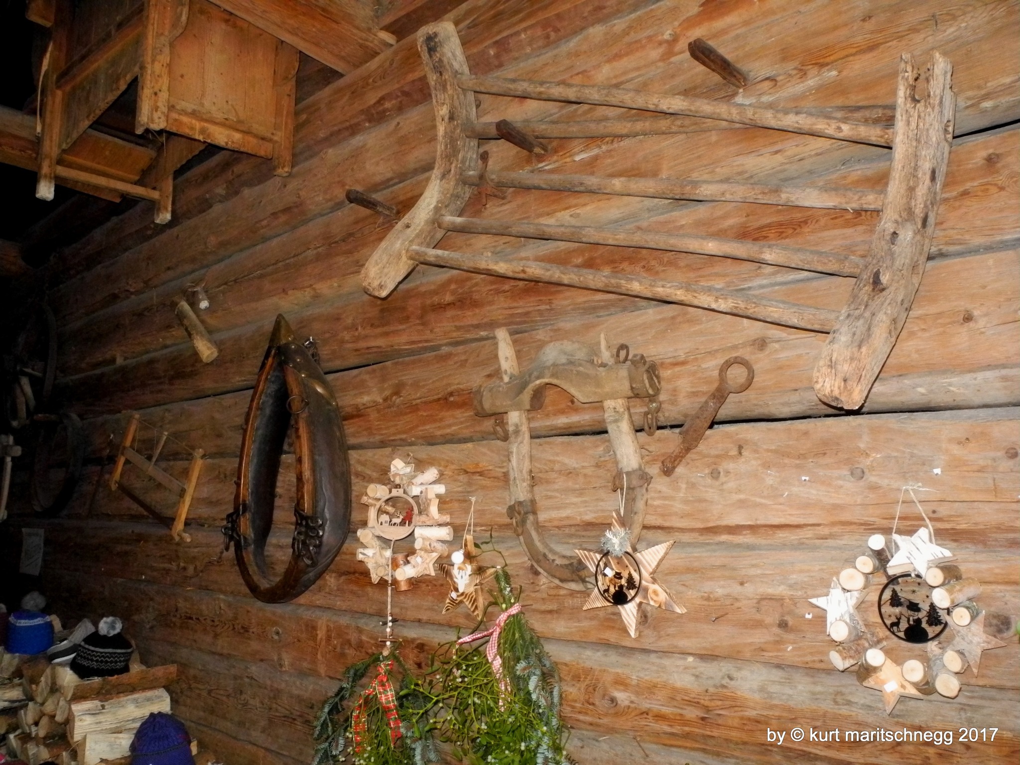 Ausgedienten landwirtschaftlichen Geräte am Bauernhof reif fürs Museum ...