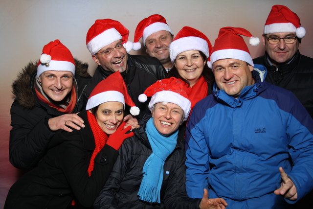 Die Unternehmer vom Clusiusplatz taten sich für die gute Sache zusammen. | Foto: Fotobox