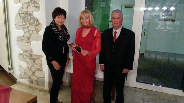 Krista Theuerman (Mitte) mit Brigitte Schabernak und Gerold Skudnig ("das Trio") bei ihrer Lesung im Gasthof Greif. | Foto: KK