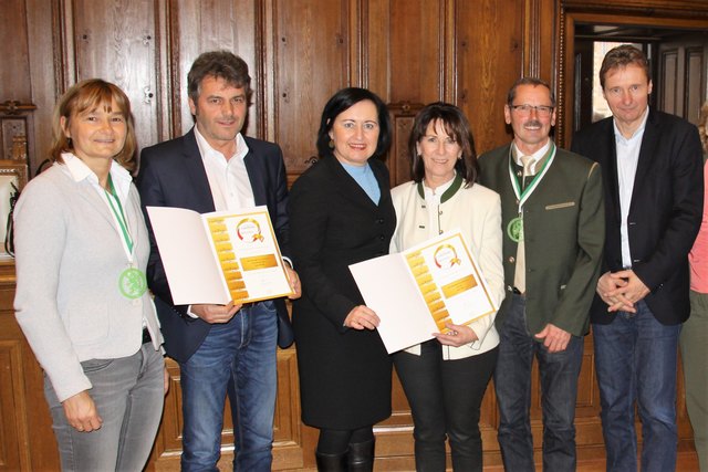 Maria Wagner-Schöllauf, Direktor Hans Wendler (Fehring), Elisabeth Meixner, Andrea Puntigam und Direktor-Stellvertreter Johann Niederl (Gnas), Hermann Zoller (v.l.).