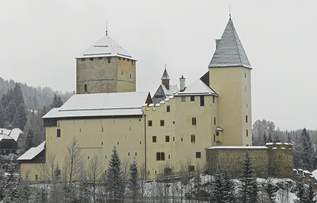 Bei leiblichen und akustischen Genüssen wird versucht, sich auf das Weihnachtsfest einzustimmen.