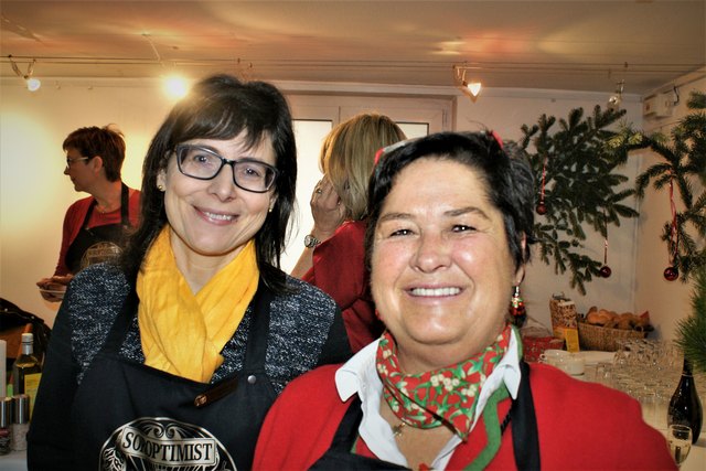 Begrüßten die Gäste: Waltraud Liesnig und Konstanze Röhrs