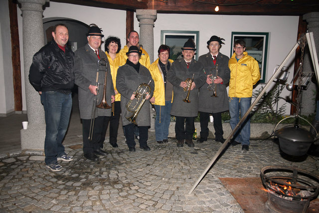 (v. l. n. r.) Peter Bugram, Adolf Kürner, Uli Wieder, Thomas Wahl, Karin Weilguny, Angela Aigner, Günther Leutgeb, Gottfried Huber und Jürgen Weißenbek