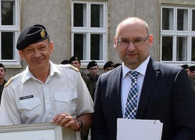 MilAk-Kommandant Karl Pronhagl (l.) und Realgymnasium-Direktor Werner Sulzgruber. | Foto: MilAk WRN