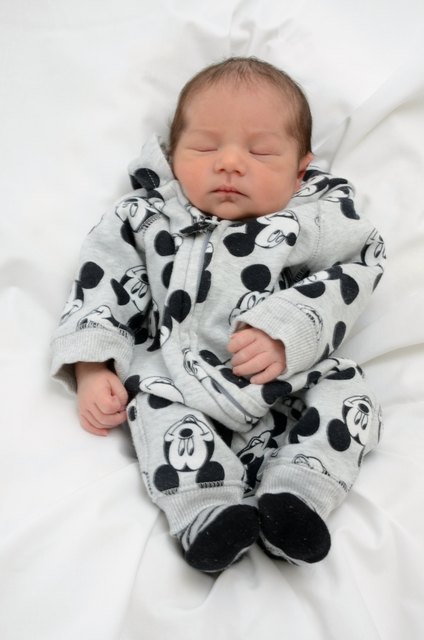 Elias Datum: 2.5.2017 Eltern: Melissa Loger und Mohammad Reza Rezai Ort: LKH Graz Größe: 50 cm Gewicht: 2850 g | Foto: babysmile