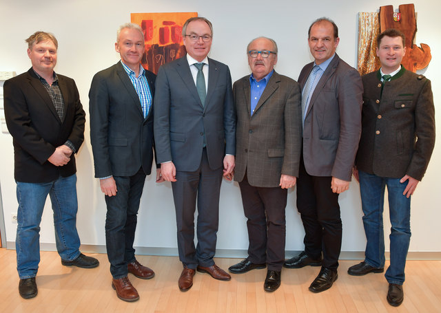 GF Oliver Bernhauser, Erich Prand-Stritzko, LH-Stellvertreter Stephan Pernkopf, Obmann Franz Schrall, LK-Vizepräsident Otto Auer, Obmann-Stv. Karl Lackner | Foto: NLK Filzwieser