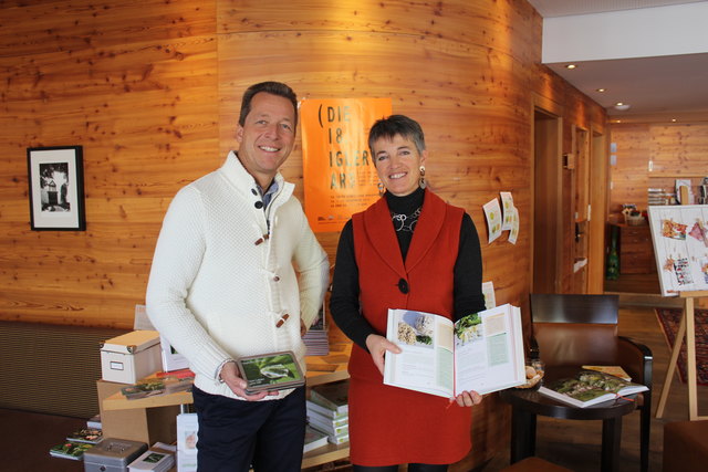 Stephan und Karin Hofinger im Bon Alpina (Meditationskarten & Gesundheitskräuterkochbuch)