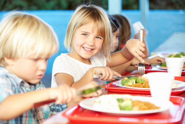 Derzeit werden die Welser Schüler mit tiefgefrorenem Essen aus Deutschland verköstigt. | Foto: Monkey Business/Fotolia