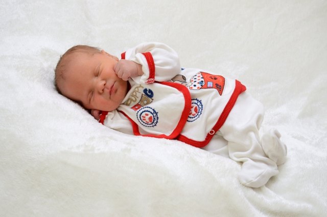 Vanessa Datum: 6.5.2017 Eltern: Anita Ozinger Vidovic und Dejan Vidovic Ort: Privatkl. Ragnitz Größe: 51 cm Gewicht: 3550 g | Foto: babysmile