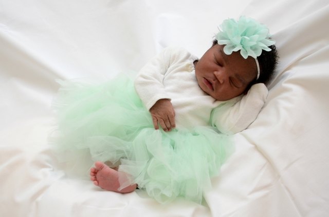 Beatrice Datum: 9.5.2017 Eltern: Blessing und Destiny Osagie Geburtsort: LKH Graz Größe: 56 cm Gewicht: 3980 g | Foto: babysmile