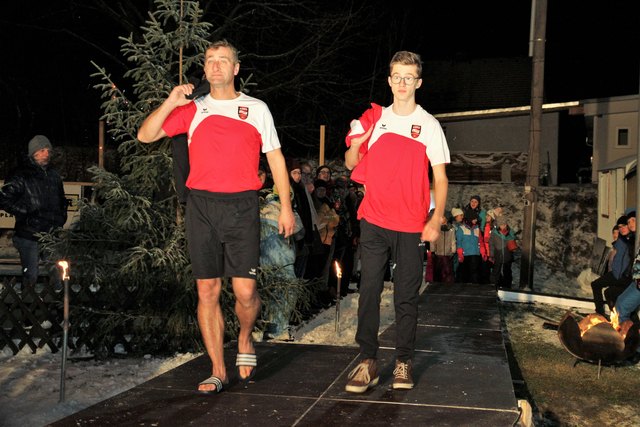 Martin Pum und Tobias Danner mit dem neuen Askö-Outfit. | Foto: Robert Danner