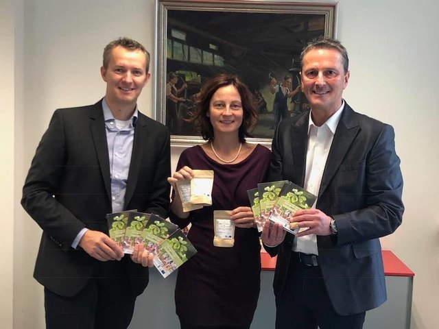 Geschäftsführer der Regionalentwicklung kärnten:mitte Andreas Duller, Isabella Penz von der VHS, Bgm. Heimo Rinösl (v.li.) | Foto: region kärnten:mitte