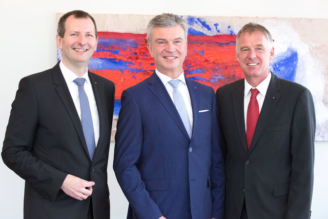 Gesamtvorstand der Energie AG Oberösterreich (v.l.): Technik-Vorstand Stefan Stallinger, Generaldirektor Vorstandsvorsitzender Werner Steinecker und Finanzvorstand Andreas Kolar.