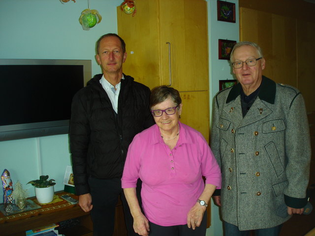 Jubilarin Helene Karner, Pfarrer Egbert Piroth (re.) und Bürgermeister Johann Rohrmoser. | Foto: Gemeindeamt Großarl