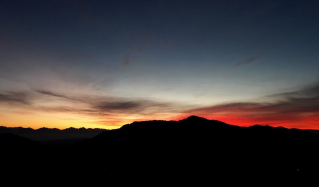 Auf der Straße nach Diex konnte ich diesen besonderen Sonnenuntergang genießen.