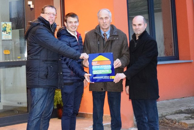 Vizebürgermeister Johannes Diemt, Regionsleiter NÖ-Mitte Martin Ruhrhofer, Bürgermeister Anton Priesching und Energiegemeinderat DI Christian Ruprechter freuen sich über die Auszeichnung. | Foto: EnU