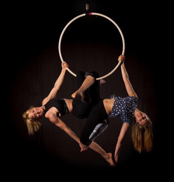 Gloria Girlinger und Marie Schütte am Hoop.