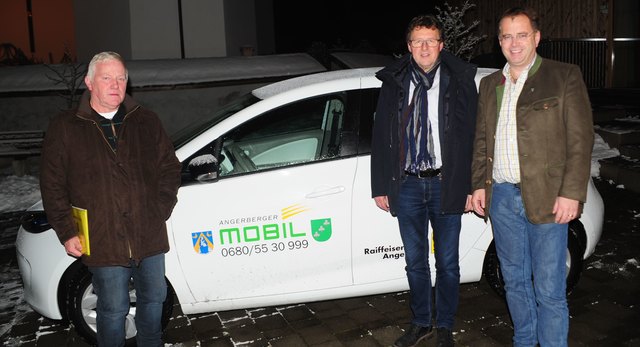Bgm. Walter Osl aus Angerberg (2. v.r.), war mit dem „Angerberger Mobil“ vor Ort. | Foto: Hannes Neuhauser