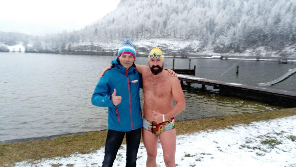 Bernhard Höll, Veranstalter des 1. Eisschwimmen am Hallstättersee und der Eis- und Extremschwimmer Josef Köberl.
