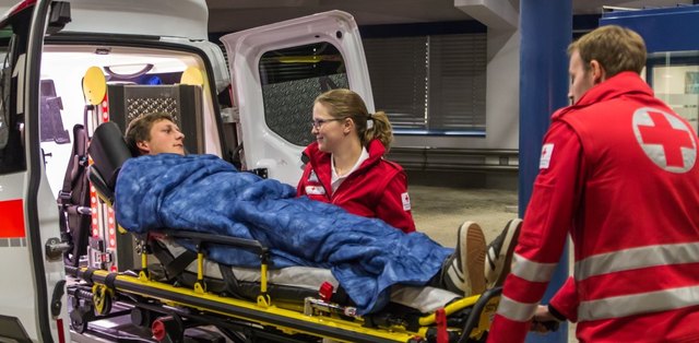 Gemeinsames Ziel des RK, der Leitstelle und des Krankenhaus St. Vinzenz Zams ist es, die Wartezeiten so gering wie möglich zu halten. | Foto: Rotes Kreuz